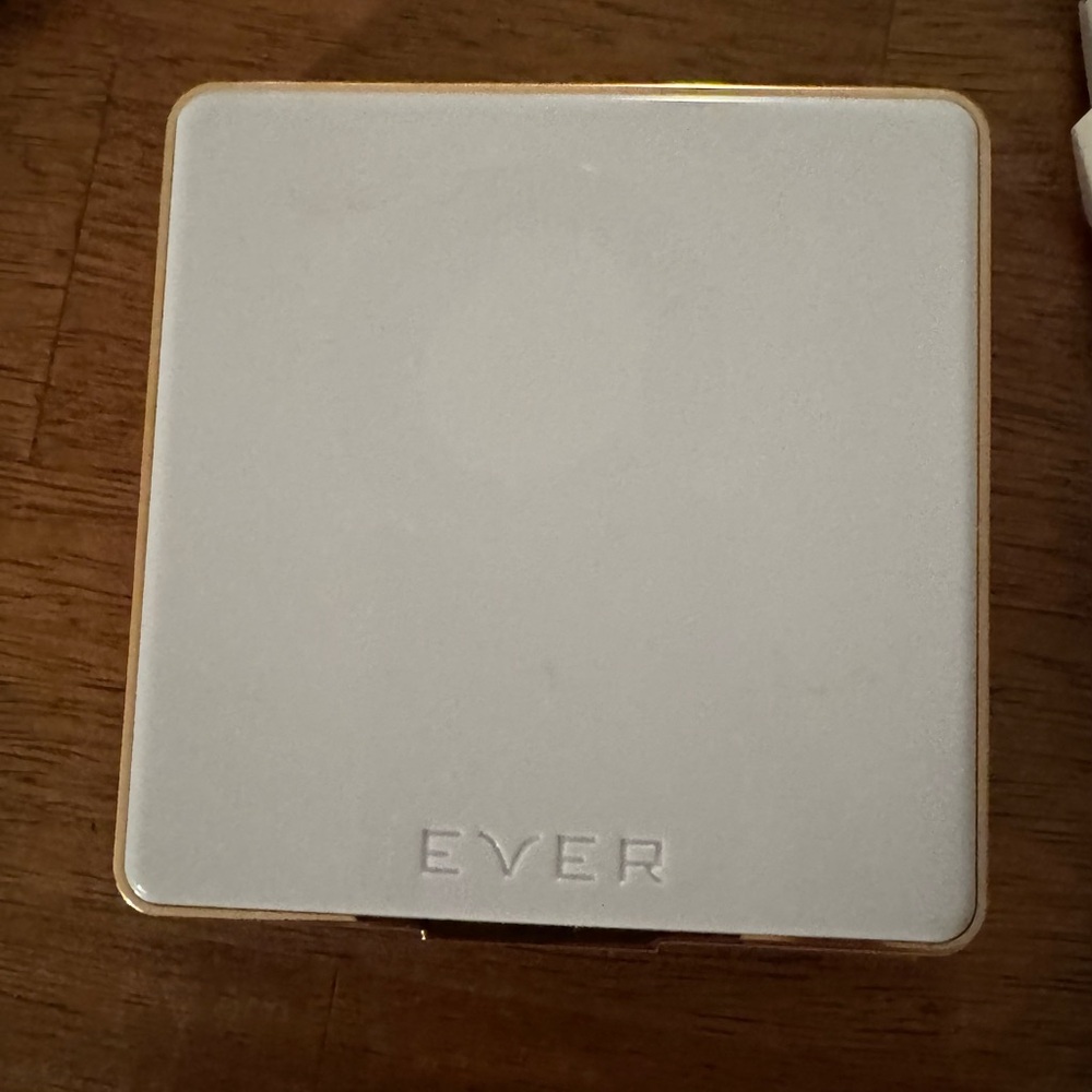 EVER BEAUTY Out the Door Cheek & Eye Palette - Picture 3 of 6